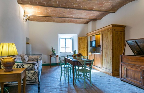 Stigliano Apartment | Cosy apartment for 12 people with WIFI, TV, patio, pets allowed and panoramic view