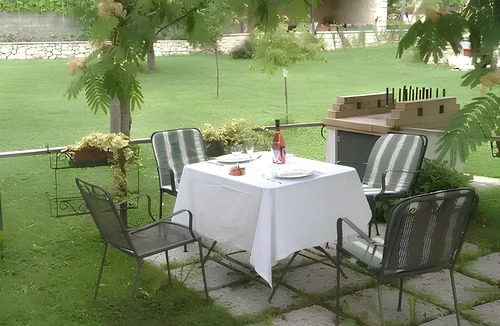 Miane Apartment | Cosy apartment for 3 people with WIFI, pool, TV and veranda