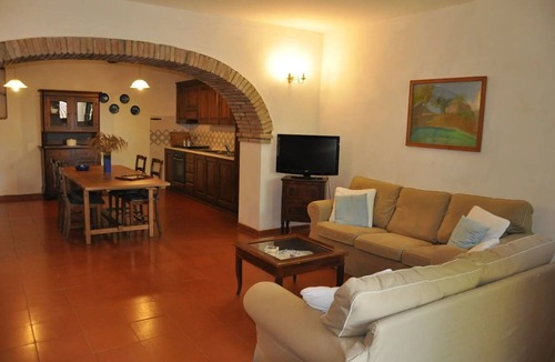 Il Poggio Apartment | Cosy apartment for 4 guests with pool, WIFI, TV, pets allowed and panoramic view