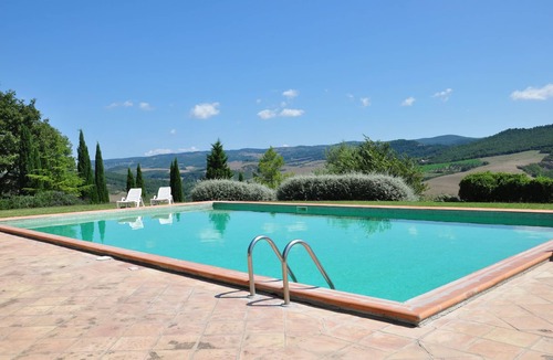 Il Poggio Apartment | Cosy apartment for 4 guests with pool, WIFI, TV, pets allowed and panoramic view