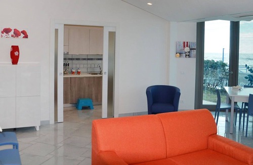 Terracina Apartment | Cosy apartment for 8 people with A/C, WIFI, pool, TV, balcony and pets allowed
