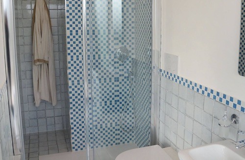 Terracina Apartment | Cosy apartment for 8 people with A/C, WIFI, pool, TV, balcony and pets allowed
