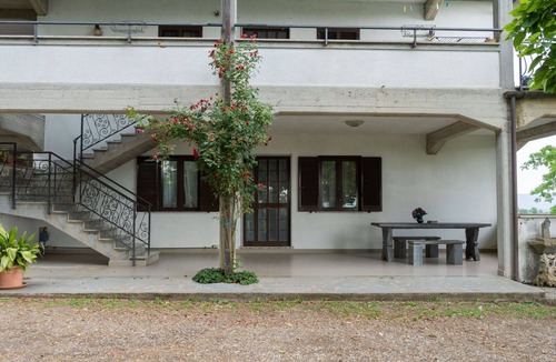 Bolsena Villa | Cosy apartment in villa for 6 guests with WIFI, pool, TV and terrace