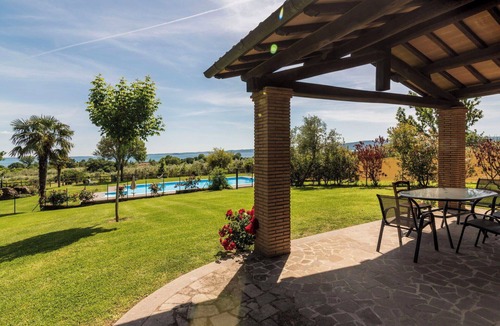 Bolsena Villa | Cosy apartment in villa for 6 guests with WIFI, pool, TV and terrace