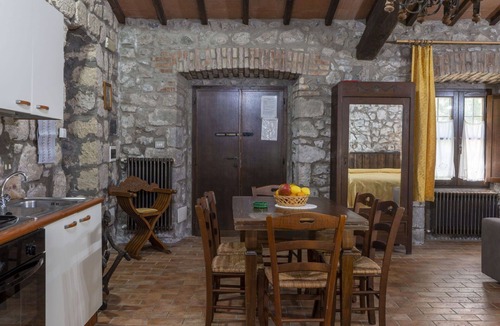 Bagnoregio Villa | Cosy apartment in villa for 8 people with WIFI, pool, TV, patio and pets allowed