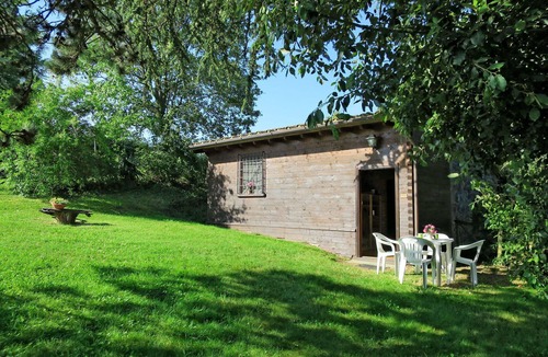Capraccia Villa | Cosy apartment in villa for 6 people with WIFI, pool, TV, patio and pets allowed