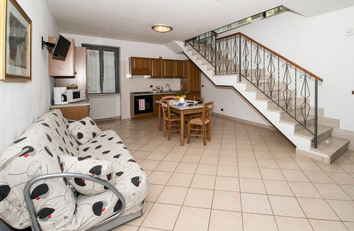 Bardolino Villa | Cosy apartment in villa for 4 people with A/C, pool, WIFI and TV