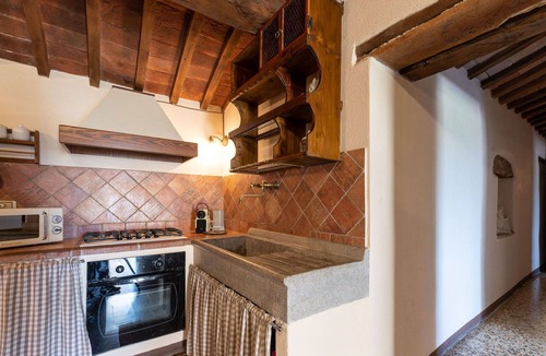 Sasso dʼOmbrone Villa | Cosy apartment in villa for 5 people with pool, WIFI, A/C, TV, patio and pets allowed