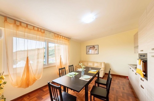 Citta Sant'Angelo Villa | Cosy apartment in villa with pool, A/C, WIFI, TV, patio, pets allowed and panoramic view