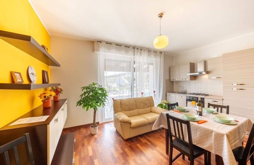 Citta Sant'Angelo Villa | Cosy apartment in villa with hot tub, A/C, pool, WIFI, TV, patio, pets allowed and panoramic view