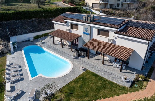 Citta Sant'Angelo Villa | Cosy apartment in villa with hot tub, A/C, pool, WIFI, TV, patio, pets allowed and panoramic view