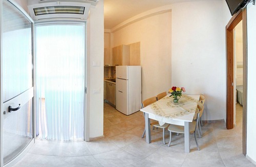 Montincello House | Cosy apartment in villa for 4 guests with A/C, pool, WIFI, TV, terrace and pets allowed