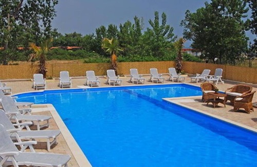 Tortoreto Lido Apartment | Cosy apartment for 4 people with pool, WIFI, A/C, TV, terrace and pets allowed