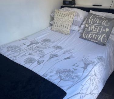 London Borough of Bromley Apartment | Cosy Cabin - Heart of Beckenham