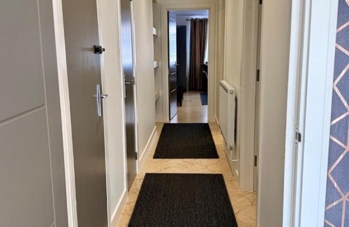 London Borough of Ealing Apartment | Cosy home, Private garden, Quite, 2 bed & sofa bed