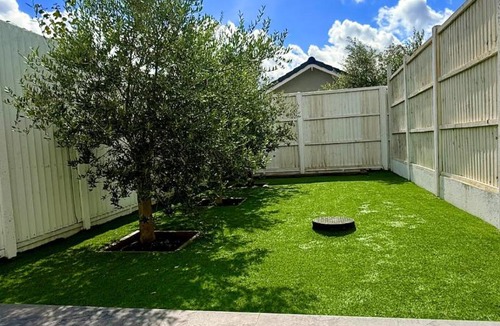 London Borough of Ealing Apartment | Cosy home, Private garden, Quite, 2 bed & sofa bed
