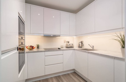 Whittington Apartment | Cosy New Build 2Bed 2Bath Apartment in Colindale, North West London, Tube Zone 4