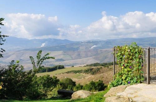 Radicofani Apartment | Cottage Assolata overlooking the Orcia valley in Tuscany