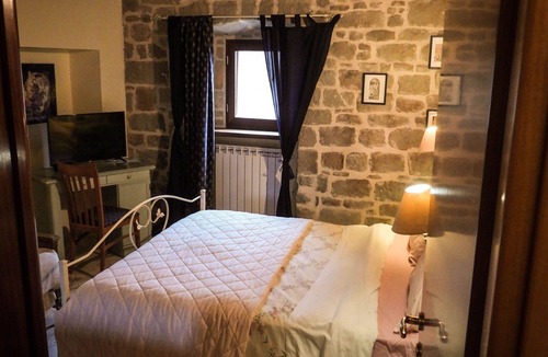Roccafluvione Other | Country House/Farm House in Forcella with 4 bedrooms sleeps 14