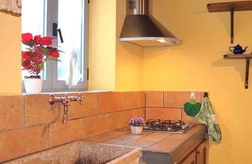 Foligno Apartment | Cozy 4-bedroom apartment with lovely terrace