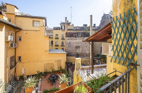 Rione II Trevi Apartment | Cozy and comfortable, Trevi Fountain. For families, max 6 guests. AC WIFI