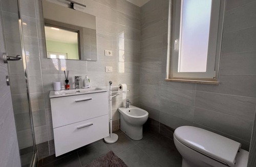 Paola Apartment | Cozy and modern apartment a stone's throw from the sea