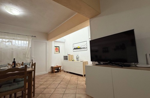Brancaleone Marina Apartment | Cozy apartment with garden.