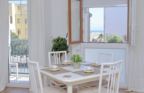 Nettuno Apartment | Cozy apartment 100 m. from FS station and 200 m. from sea and center.