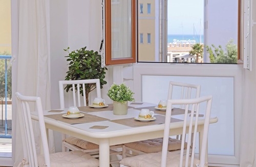 Nettuno Apartment | Cozy apartment 100 m. from FS station and 200 m. from sea and center.