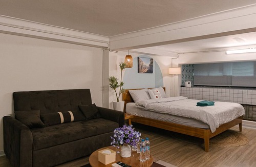 Hang Bo Apartment | Cozy Apartment with Sofa Bed - Projector