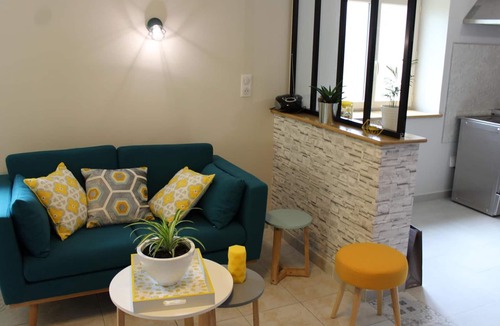 Cherveix-Cubas Cottage | Cozy cottage for 4 with garden and terrace