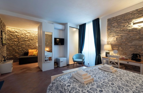 Casola di Napoli Bed & Breakfast | Cozy Country Farmhouse Surrounded by Nature · Near Pompeii