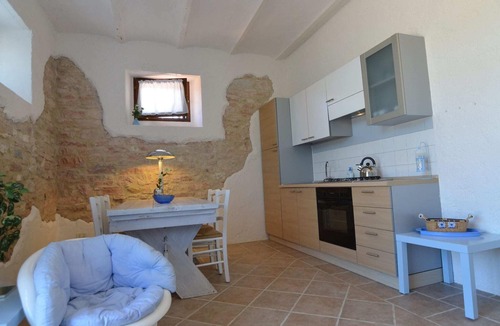 Monterosso Apartment | Cozy Couples Getaway w/wifi