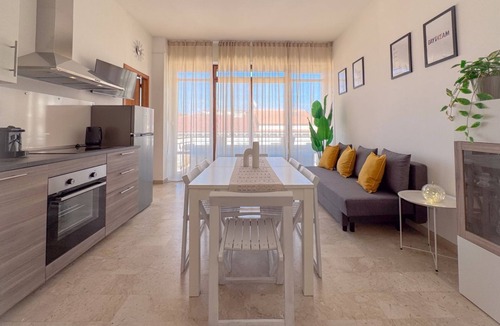 Civitanova Marche Apartment | Cozy holiday home in the heart of Civitanova Marche, located at Viale Vittorio Veneto 13, on the third floor of a building with an elevator. Just a short walk from the beach and the city center’s pedestrian area, it’s the perfect choice for families