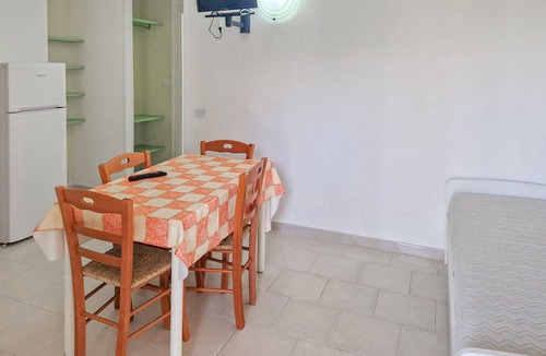Vieste House | Cozy home in Vieste with outdoor swimming pool