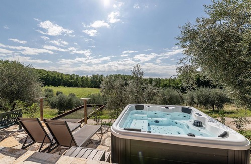 Venegazzu House | Cozy home in Volpago del Montello with sauna
