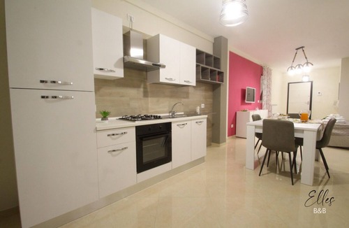Barletta Bed & Breakfast | Cozy room in urban center with indoor parking
