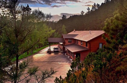 Hermosa House | Creek View Lodge #9