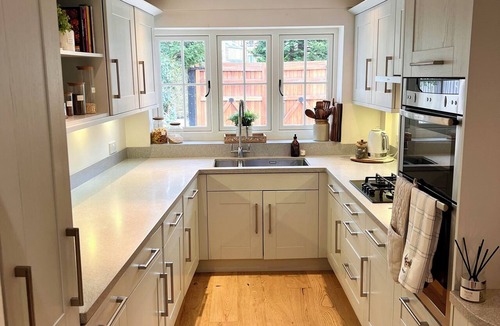 Hampton Wick Cottage | Cute cottage beside The River Thames & Hampton Court Palace