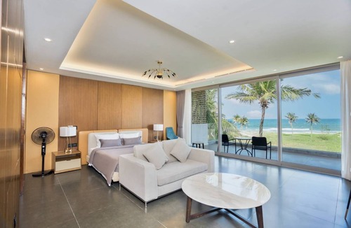 Ngu Hanh Son Villa | Da Nang Group-Friendly Beachfront Villa with Private Pool
