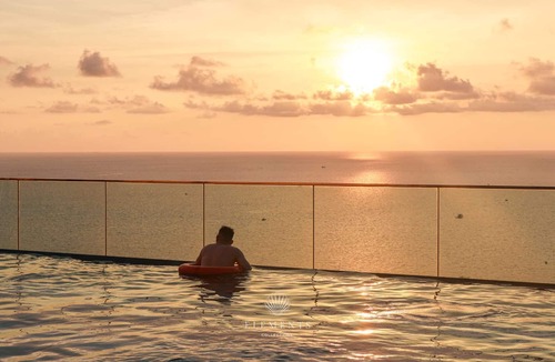 An Thoi Apartment | Daily Fireworks! Oceanview Residence with Skypool & Gym Access