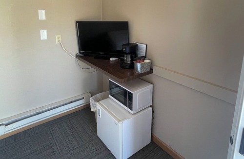 Faulkton House | Dakota Landing Cabins & Motel: Room #3-Cozy, newly remodeled motel room