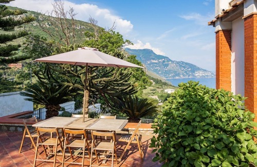 San Pietro House | De Vivo Realty - Villa Cristina with 3 bedrooms and a private Jacuzzi tub