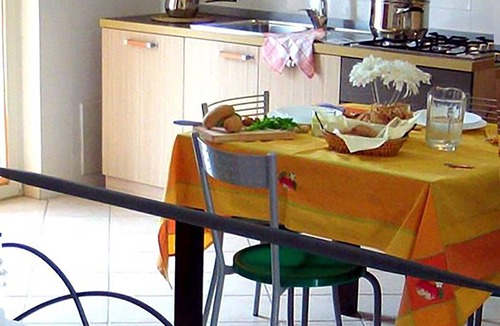 Laura Villa | Delightful Apartment in Paestum with Swimming Pool