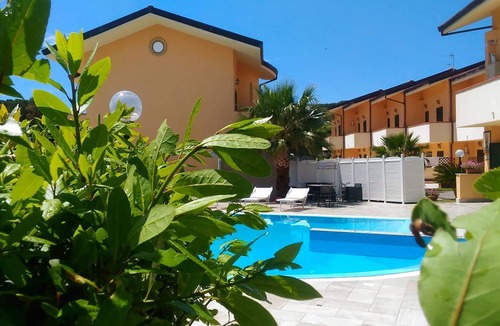 Laura Villa | Delightful Apartment in Paestum with Swimming Pool
