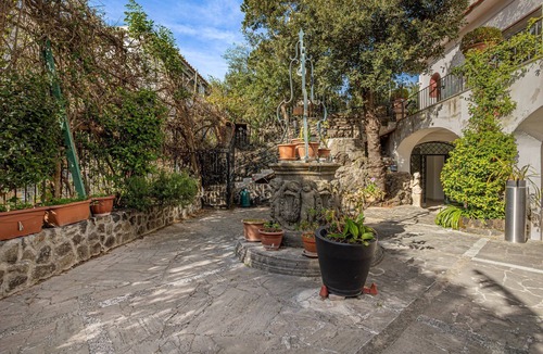 Ischia Porto Apartment | Delightful apartment with private terrace in the center of Ischia