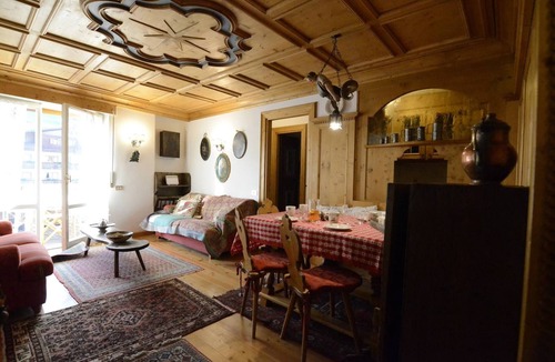 Cortina d'Ampezzo Historic Centre Apartment | Delizioso appartamento con vista in centro