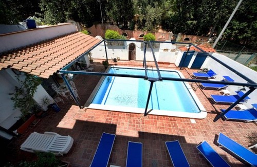 Ischia Porto House | Deluxe Two-Bedroom Apartment in Residence in the center of Ischia Porto