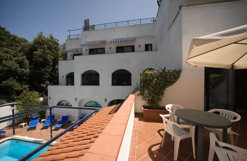 Ischia Porto House | Deluxe Two-Bedroom Apartment in Residence in the center of Ischia Porto