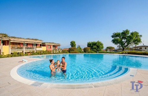 Rivoltella Apartment | DesenzanoLoft CO2 – In residence with 5 pools